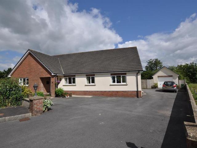 5 bedroom detached bungalow for sale