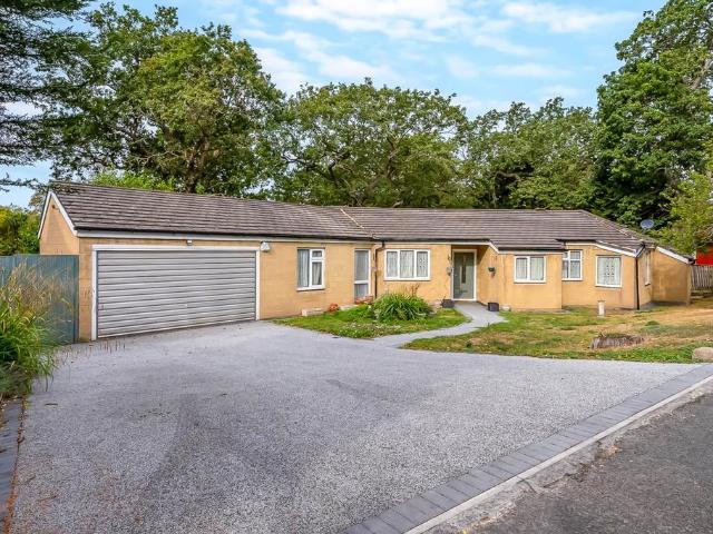 5 bedroom detached bungalow for sale