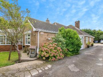 5 bedroom detached bungalow for sale