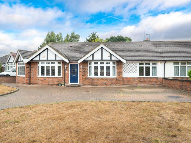 5 Bedroom Detached Bungalow to let in Chiswell Green Lane, St. Albans, Hertfordshire, AL2