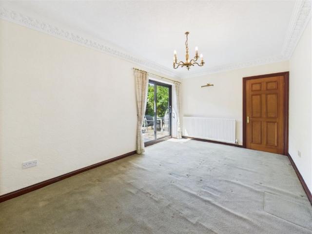 5 bedroom Detached bungalow to rent