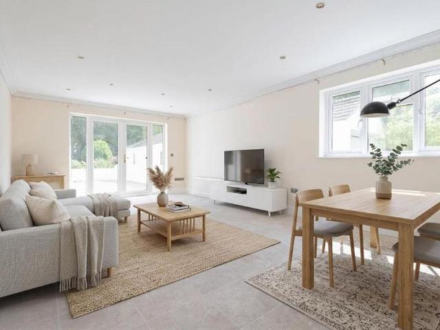 5 bedroom detached bungalow to rent