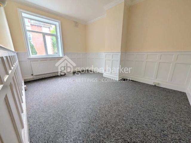 5 bedroom detached bungalow to rent