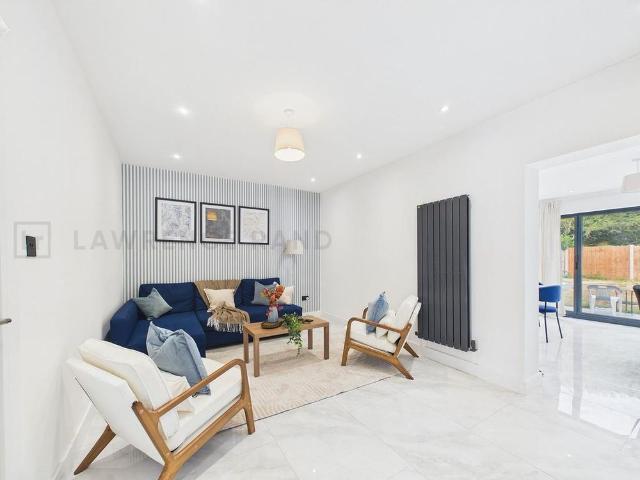 5 bedroom detached bungalow to rent