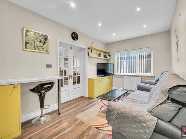 5 bedroom Detached bungalow to rent