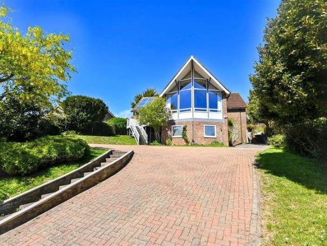 5 Bedroom Detached House