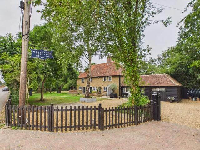5 Bedroom Detached House