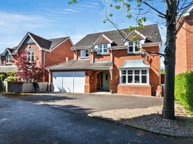 5 Bedroom Detached House