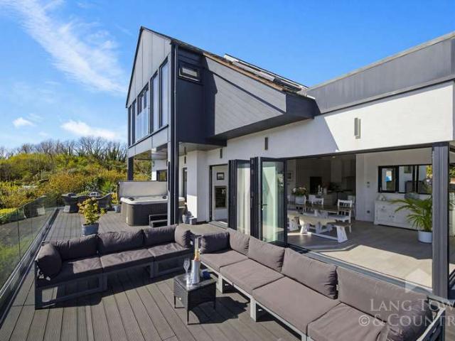 5 Bedroom Detached House