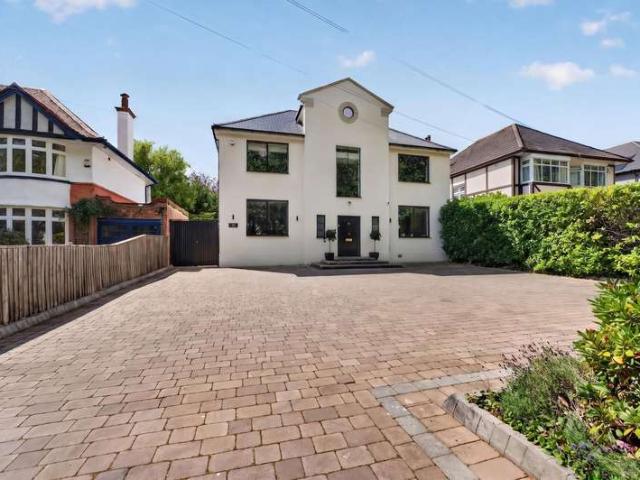 5 Bedroom Detached House