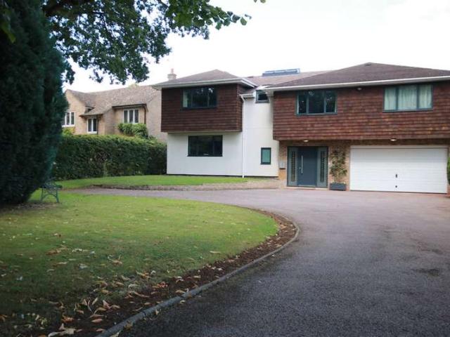 5 Bedroom Detached House