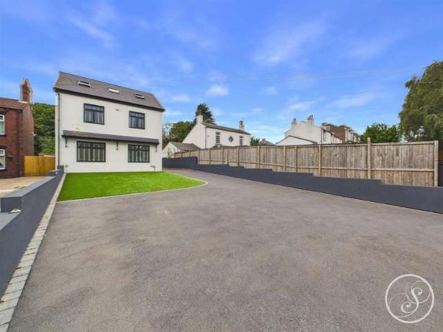 5 Bedroom Detached House