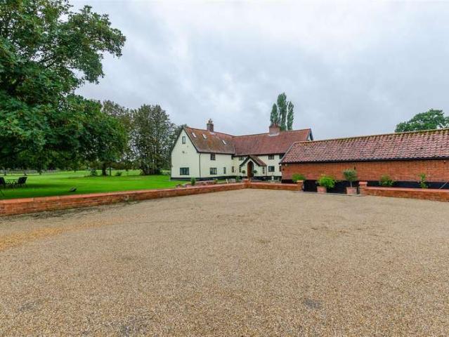 5 Bedroom Detached House