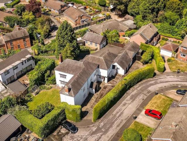 5 Bedroom Detached House