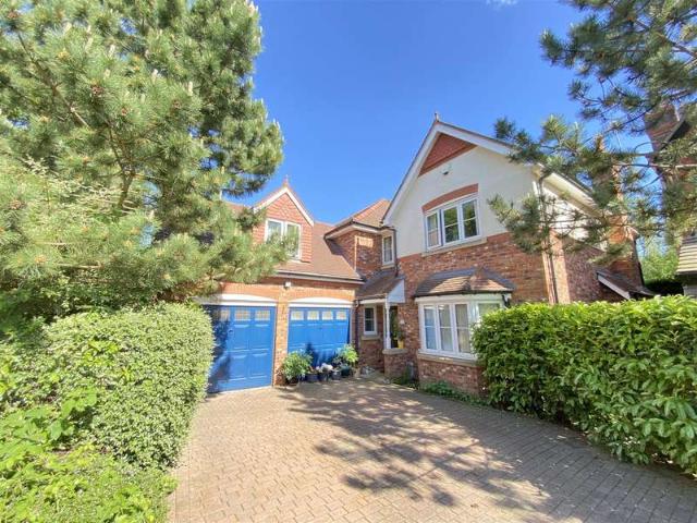 5 Bedroom Detached House