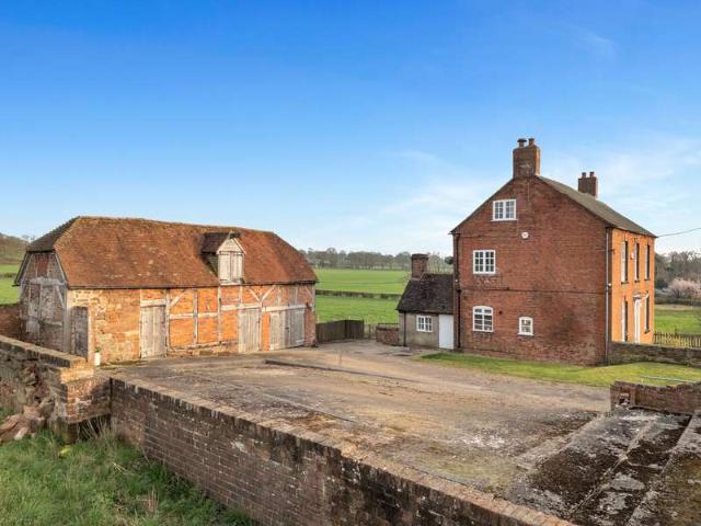 5 Bedroom Detached House