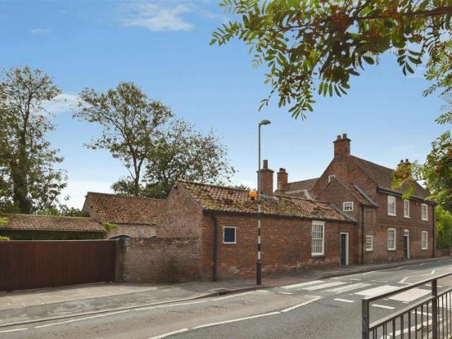 5 Bedroom Detached House