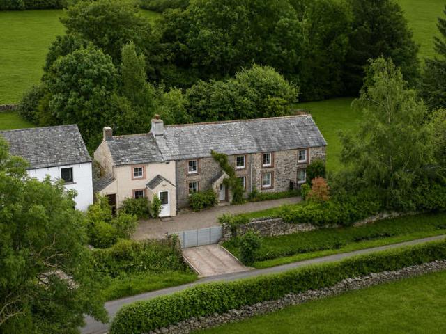 5 Bedroom Detached House