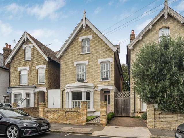 5 Bedroom Detached House