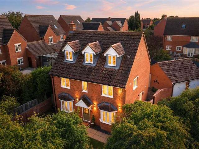 5 Bedroom Detached House