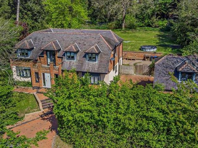 5 Bedroom Detached House