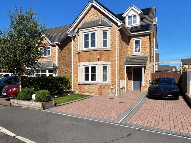 5 Bedroom Detached House