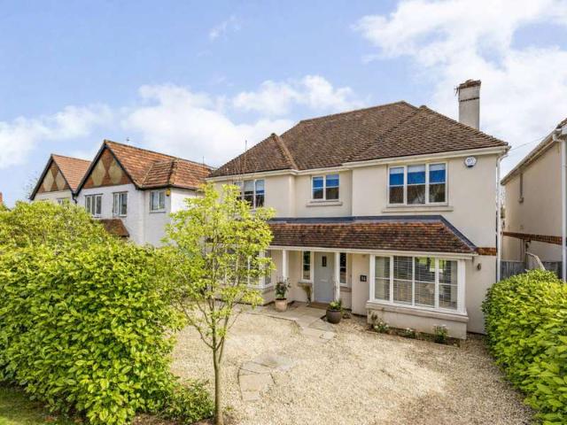 5 Bedroom Detached House