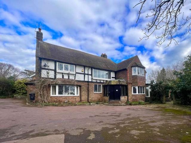 5 Bedroom Detached House