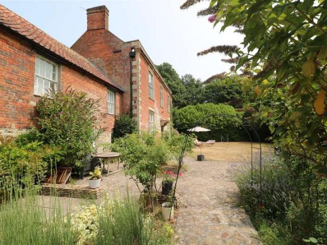 5 Bedroom Detached House