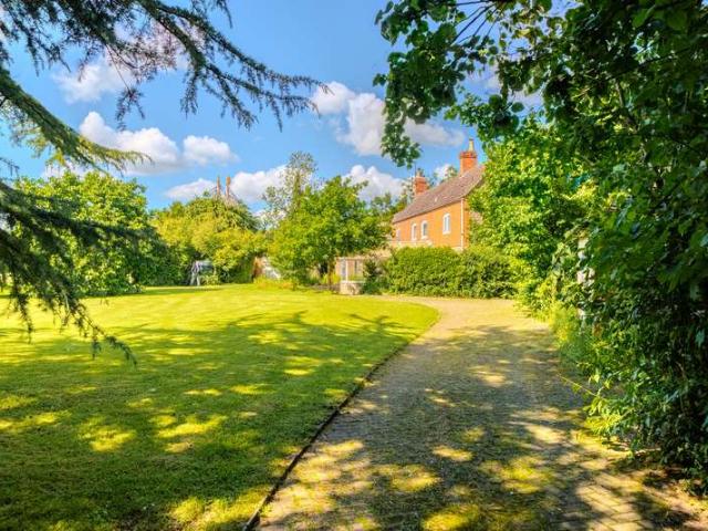 5 Bedroom Detached House