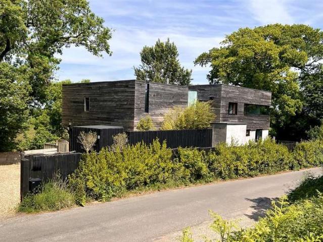 5 Bedroom Detached House