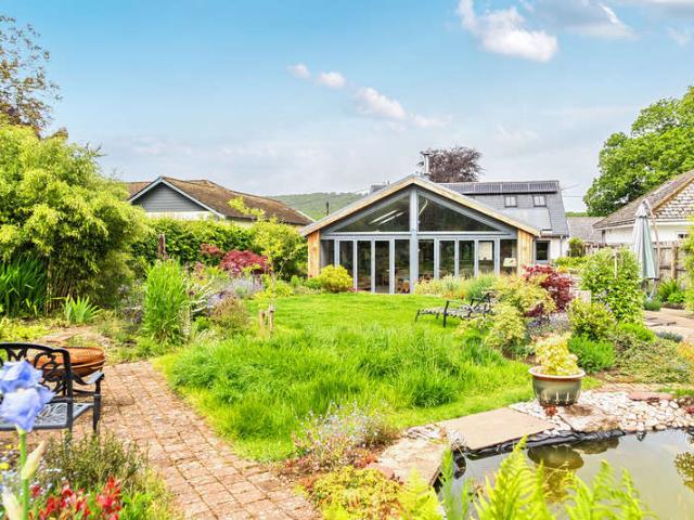 5 Bedroom Detached House