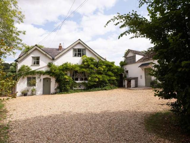 5 Bedroom Detached House