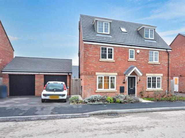 5 Bedroom Detached House