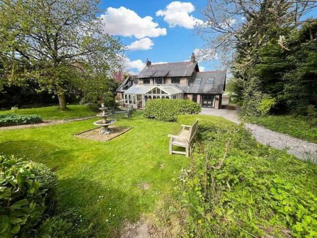 5 Bedroom Detached House