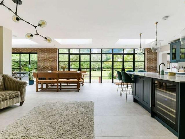 5 Bedroom Detached House