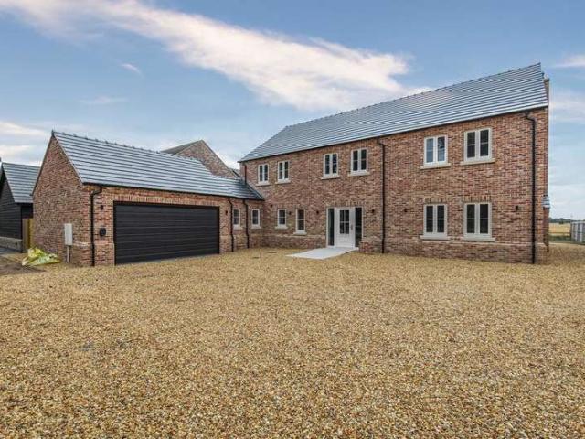 5 Bedroom Detached House