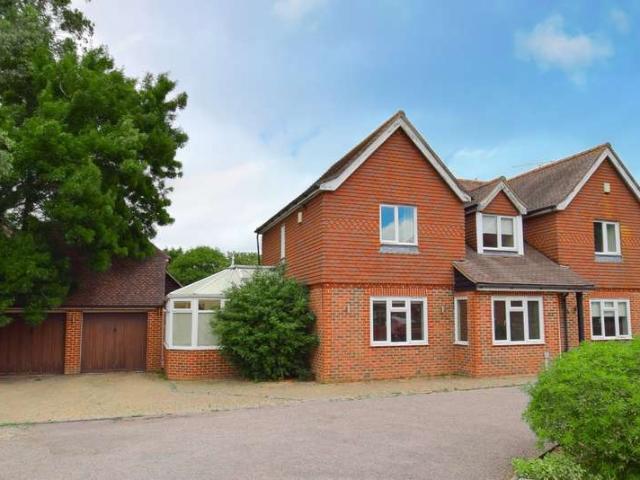 5 Bedroom Detached House
