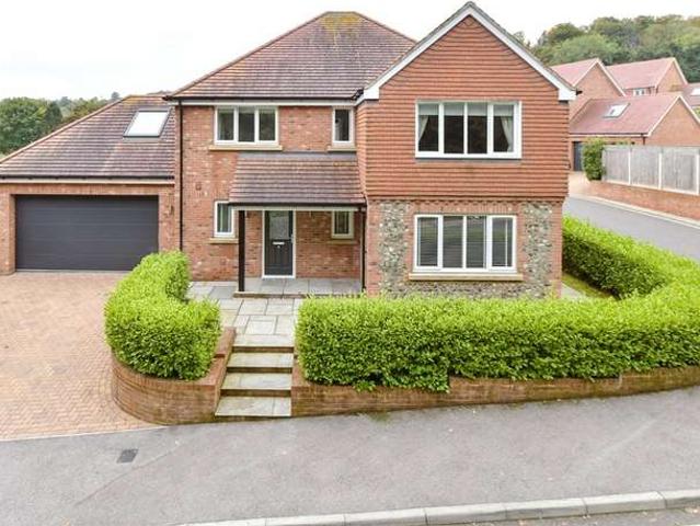 5 Bedroom Detached House