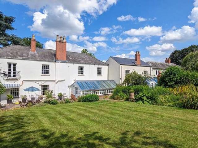 5 Bedroom Detached House