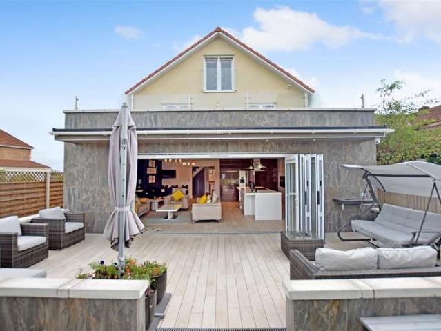 5 Bedroom Detached House