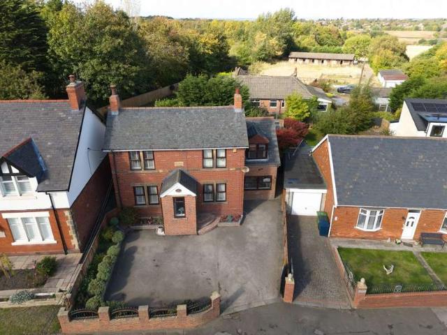 5 Bedroom Detached House