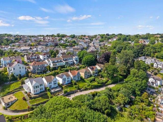 5 Bedroom Detached House