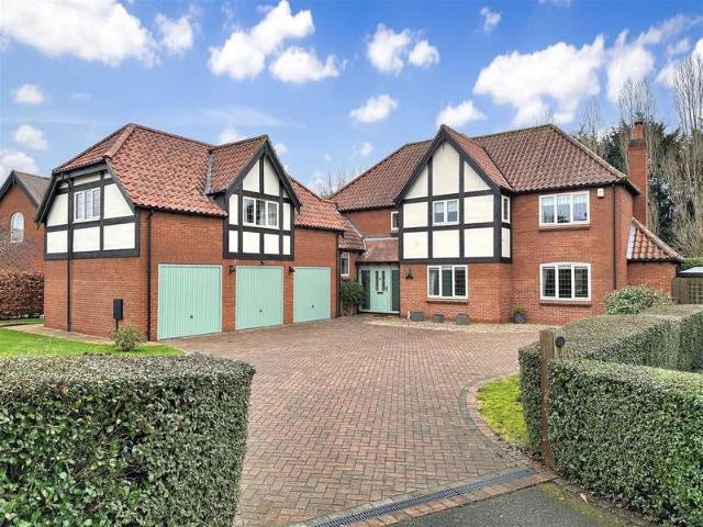 5 Bedroom Detached House