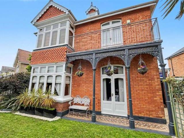 5 Bedroom Detached House