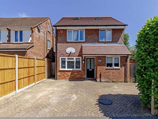 5 Bedroom Detached House