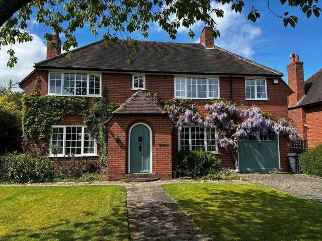 5 Bedroom Detached House