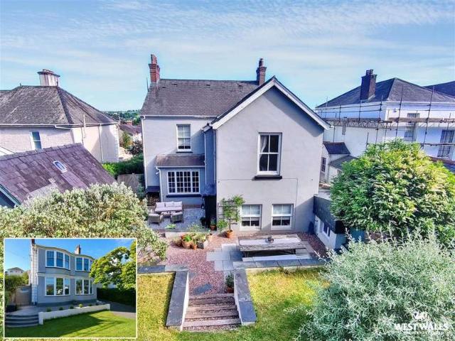 5 Bedroom Detached House