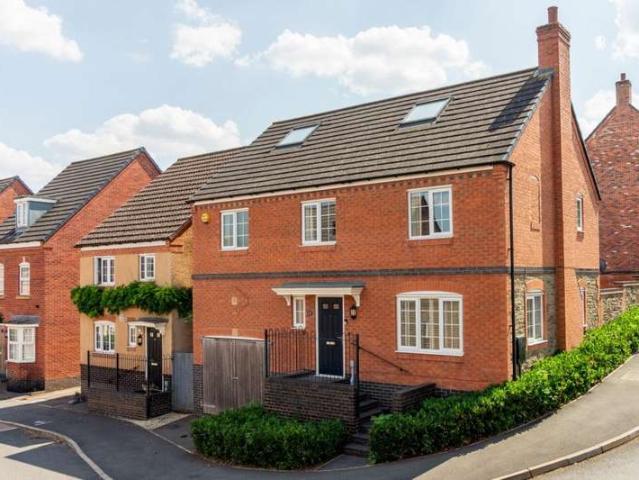 5 Bedroom Detached House