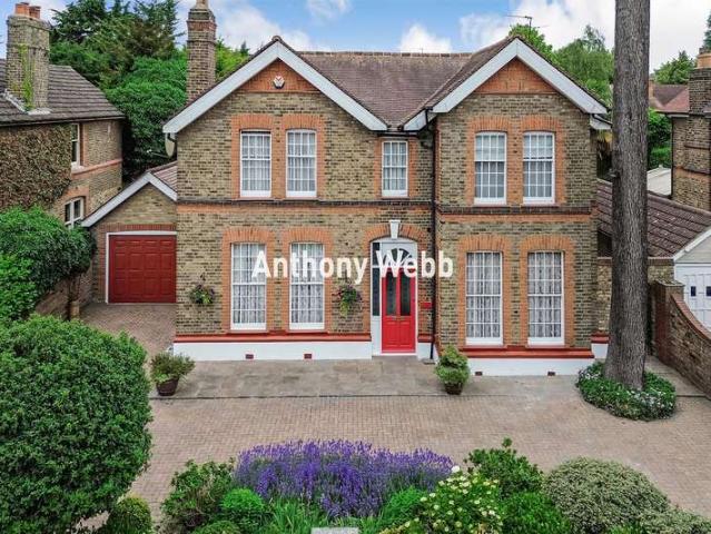 5 Bedroom Detached House